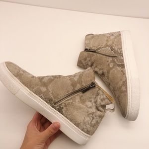 Snakeskin lucky brand flat booties